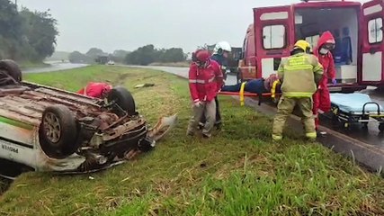 Capotamento é registrado na rodovia BR-467, em Cascavel