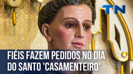 Fiéis fazem pedidos no dia do santo 'casamenteiro'