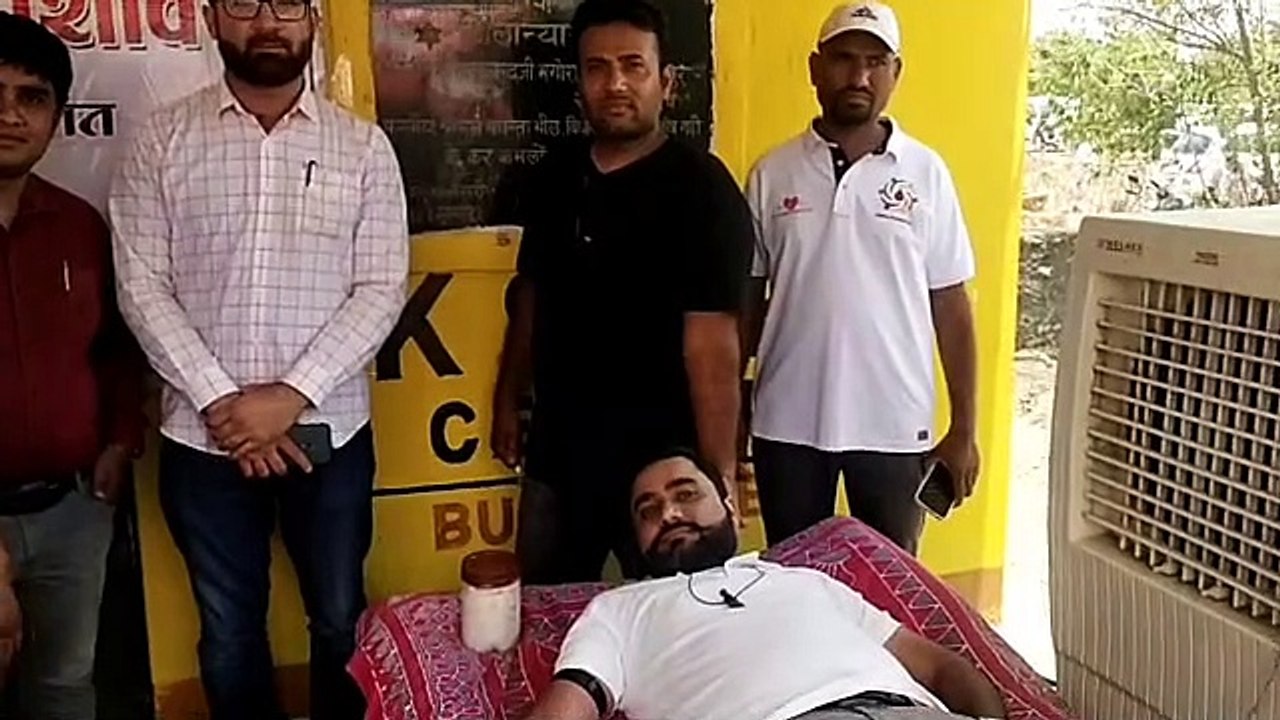 रक्तदान को युवा आए आगे, शिविर में 42 यूनिट रक्तदान