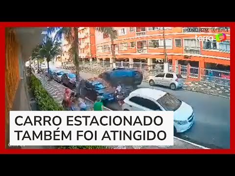 Motorista joga carro para cima de motociclista após ter óculos de sol furtado em Praia Grande (SP)