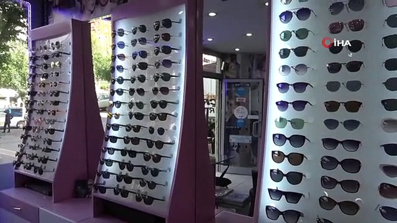 L'expert avertit : ＂Utilisez des lunettes avec des verres ultraviolets et polarisés d'origine＂