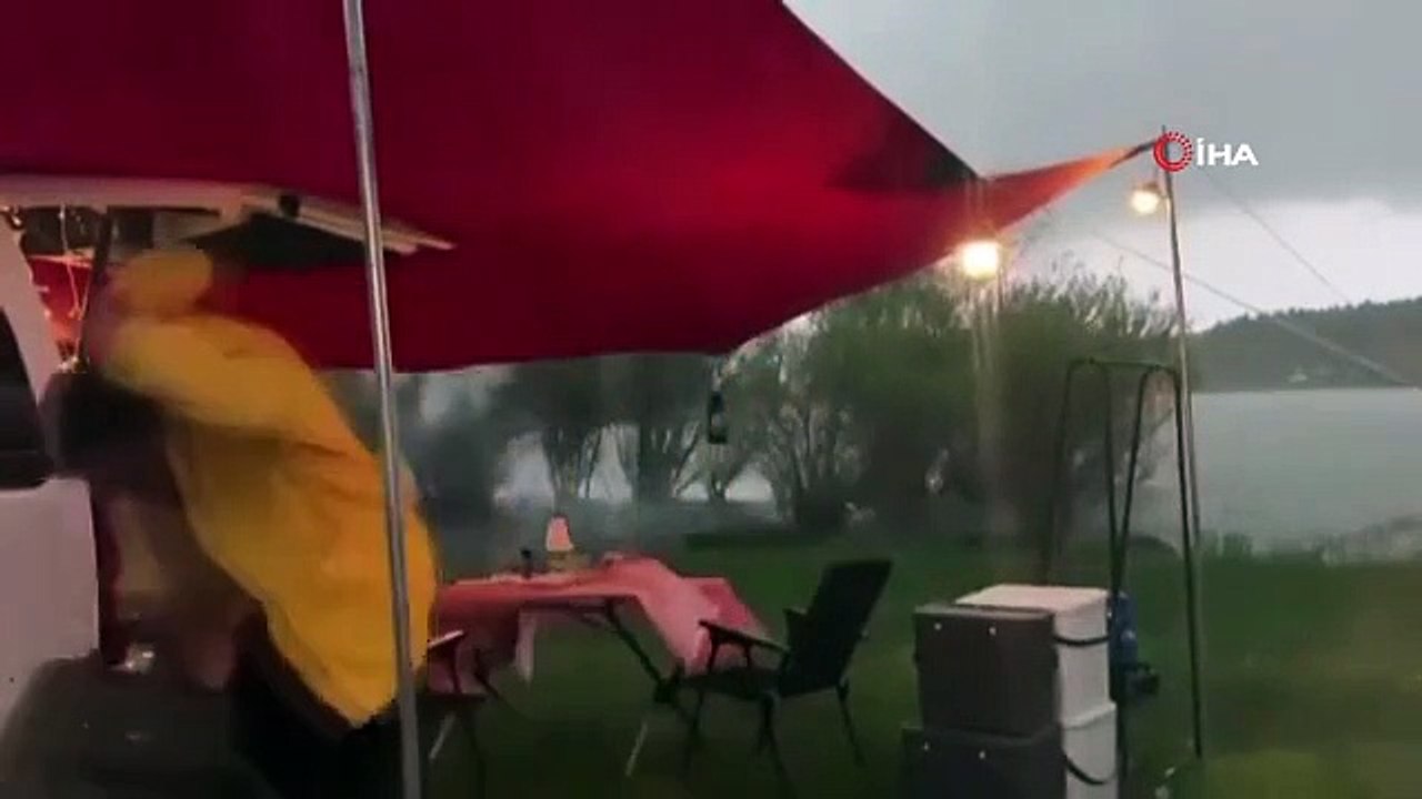Moment éclair filmé par la caméra des campeurs
