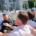 Belçika'da bir polis, aşırı sağcı Vlaams Belang partisinin liderine tokat attı
