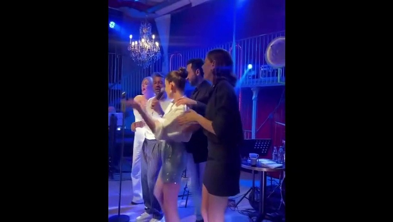 Gözde Kansu et Emre Altuğ ont dansé ensemble en disant ＂Il n'y a pas d'amour, nous sommes amis＂