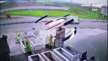 İnanması güç kaza! Park halindeki araca böyle çarptı 