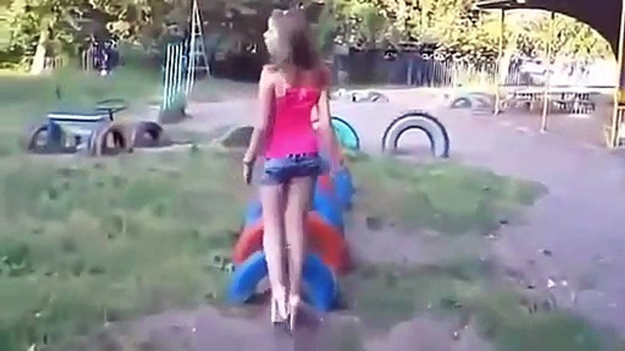Funny Girl on High Heels Unbalance Falls Compilation Vidéo Dailymotion