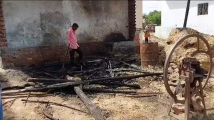 फूंस का "आशियाना" बना चिता, बुजुर्ग सहित ज़िंदा जले 2 मोवेशी, मौत से "कोहराम"