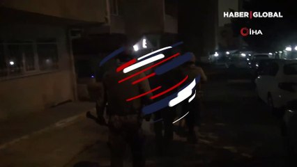 Maltepe’de bombalı pankart asanlar yakalandı