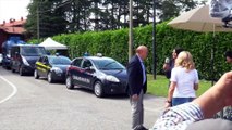Boldi e Razzi bloccati ad Arcore: non vengono fatti entrare nella camera ardente di Berlusconi