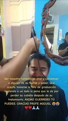 "Tú puedes": Profesor se rapó la cabeza para apoyar a su alumno con cáncer