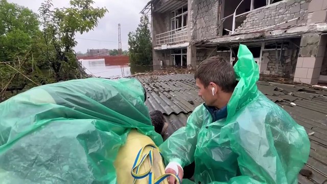 Volunteers risk lives to rescue animals from floods after major Ukrainian dam was destroyed