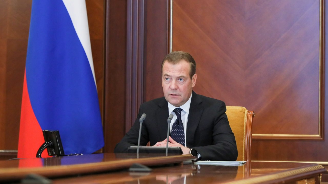 Medwedew droht mit Angriff auf Untersee-Kabel