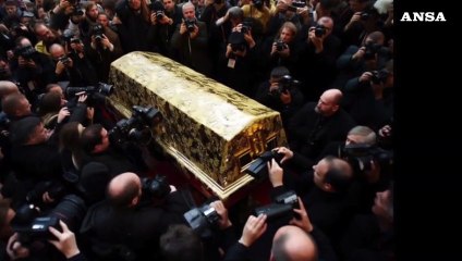 Berlusconi, come l'Intelligenza artificiale aveva immaginato il funerale