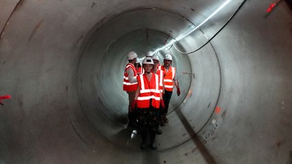 Tải video: « Trois piscines dans la Seine en 2025 » : au cœur du chantier censé rendre le fleuve plus propre