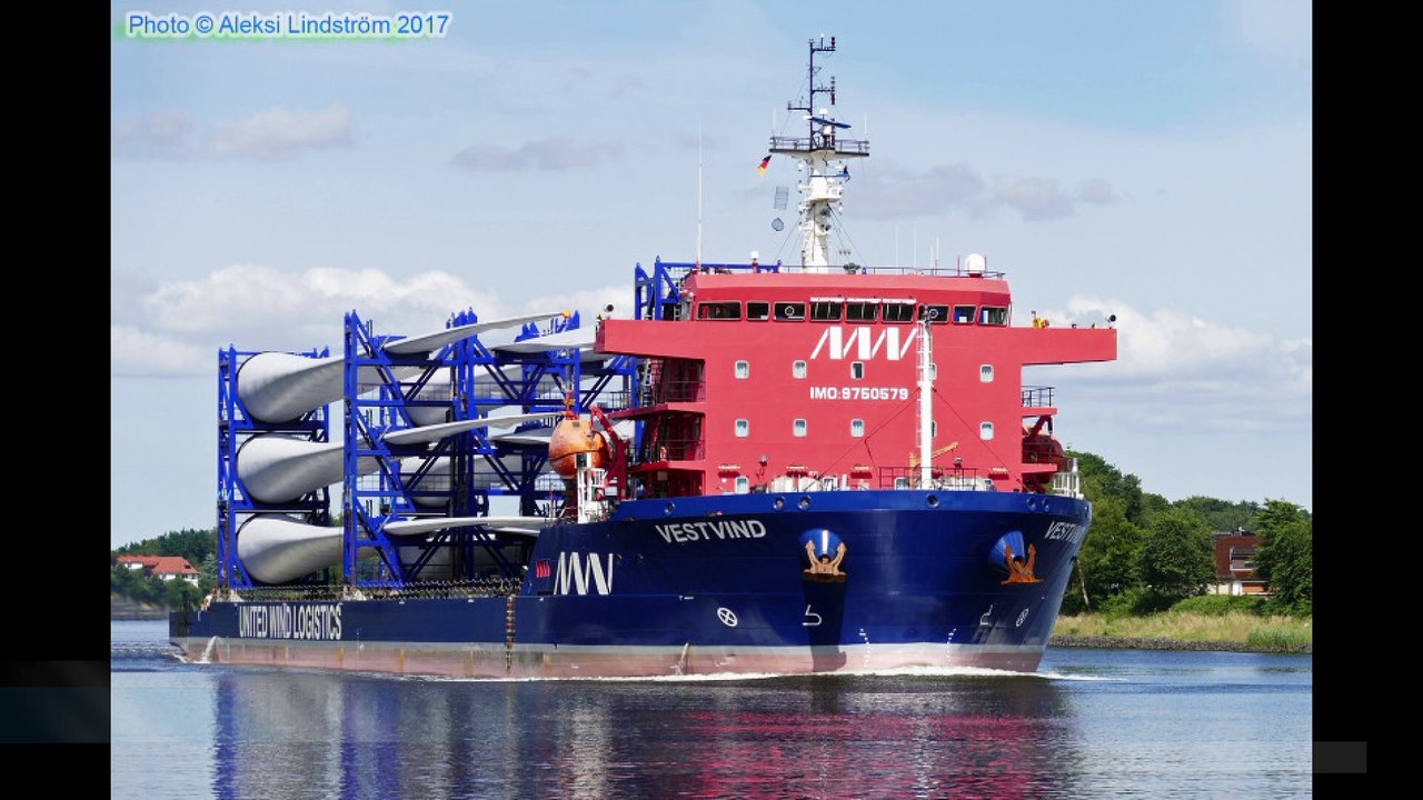 Nave con clandestini, negato ancora l'attracco