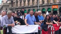Funerali Berlusconi, bandiere del Milan e di Forza Italia in piazza Duomo