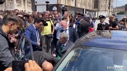 Descargar video: Funerali Berlusconi, Bossi: suoi valori il bello, il buono, il giusto