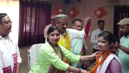 बलरामपुर: विधायक व डीएम ने मेधावी छात्रों को किया सम्मानित