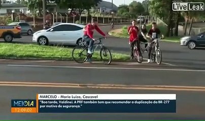 Elle échappe 2 fois au pire en traversant n'importe comment à vélo... Bonne étoile