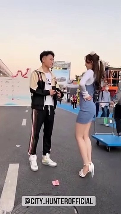 Couple_fashion_on_the_street___Funny_video___Chinese_tiktok_videos_)