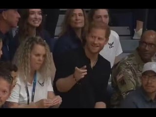 Il principe Harry è stato avvistato per la prima volta dal viaggio nel Regno Unito mentre sostiene i