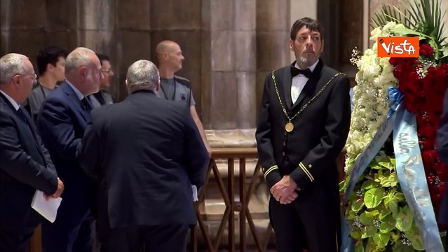 Mattarella al Duomo di Milano per i funerali di Berlusconi, applauso della folla al suo arrivo