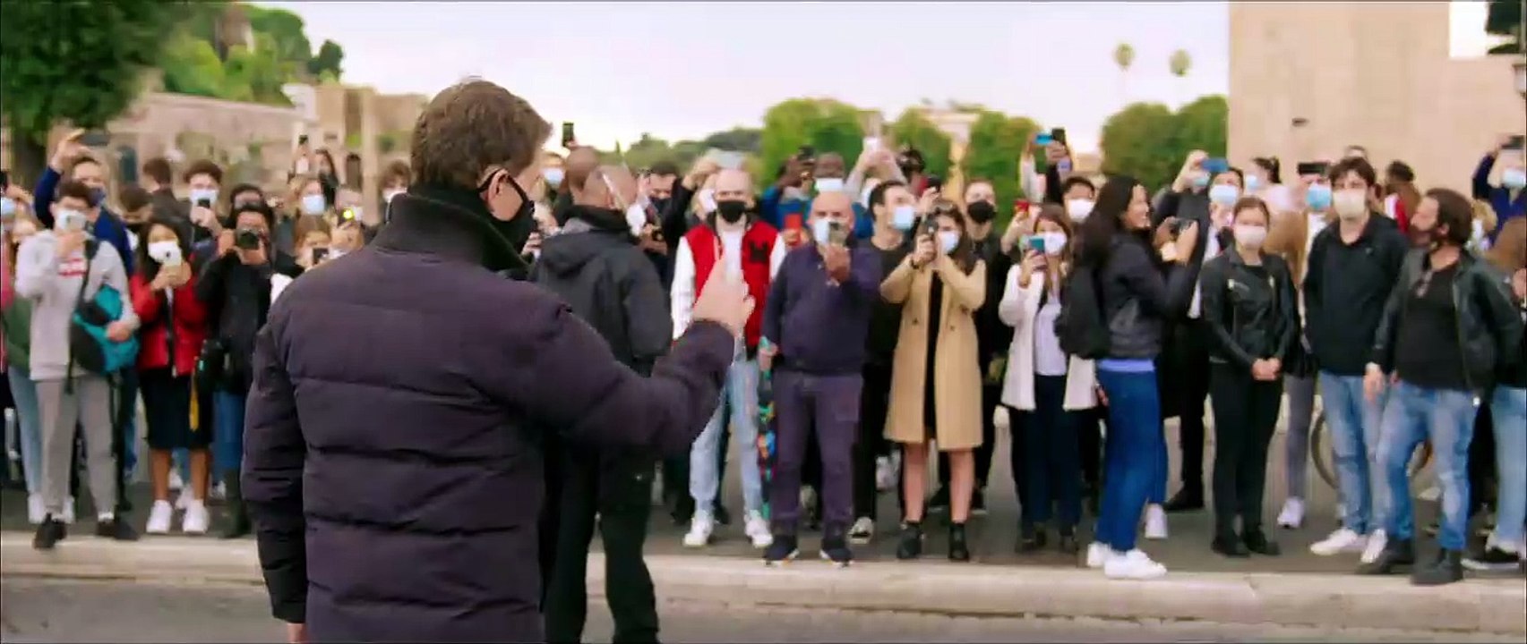 Mission Impossible – Dead Reckoning Part One   Rome Car Chase Behind-The-Scenes  - Tom Cruise