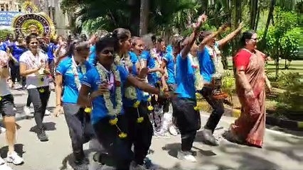 इतिहास रच लौटी जूनियर महिला हॉकी टीम का जोरदार स्वागत