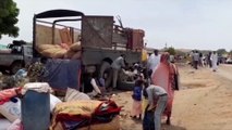 مشاهد مأساوية ترصد شاحنات تحمل عشرات الفارين من نيالا في جنوب دارفور