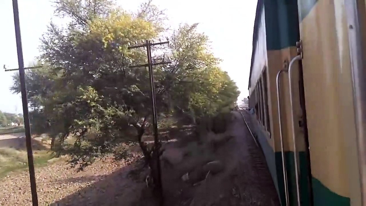Shalimar Express 28DN Non Stop Crossing Lodhran Junction | Nice Sound track | Railway Tracks Velogs