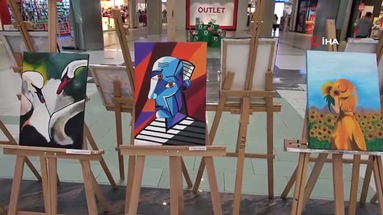 Les revenus de l'exposition d'art à Batman seront transférés aux victimes du tremblement de terre