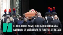 El féretro de Silvio Berlusconi llega a la catedral de Milán para su funeral de Estado
