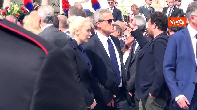 Marta Fascina visibilmente commossa al termine dei funerali di Silvio Berlusconi