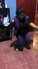 Lady Frijoles, sorprende al mostrar sus pasos de playero