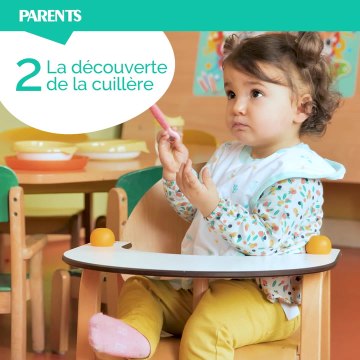 Apprendre à bébé à manger tout seul