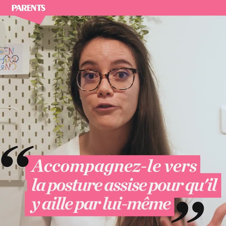 Vers quel âge un bébé tient-il assis seul ?