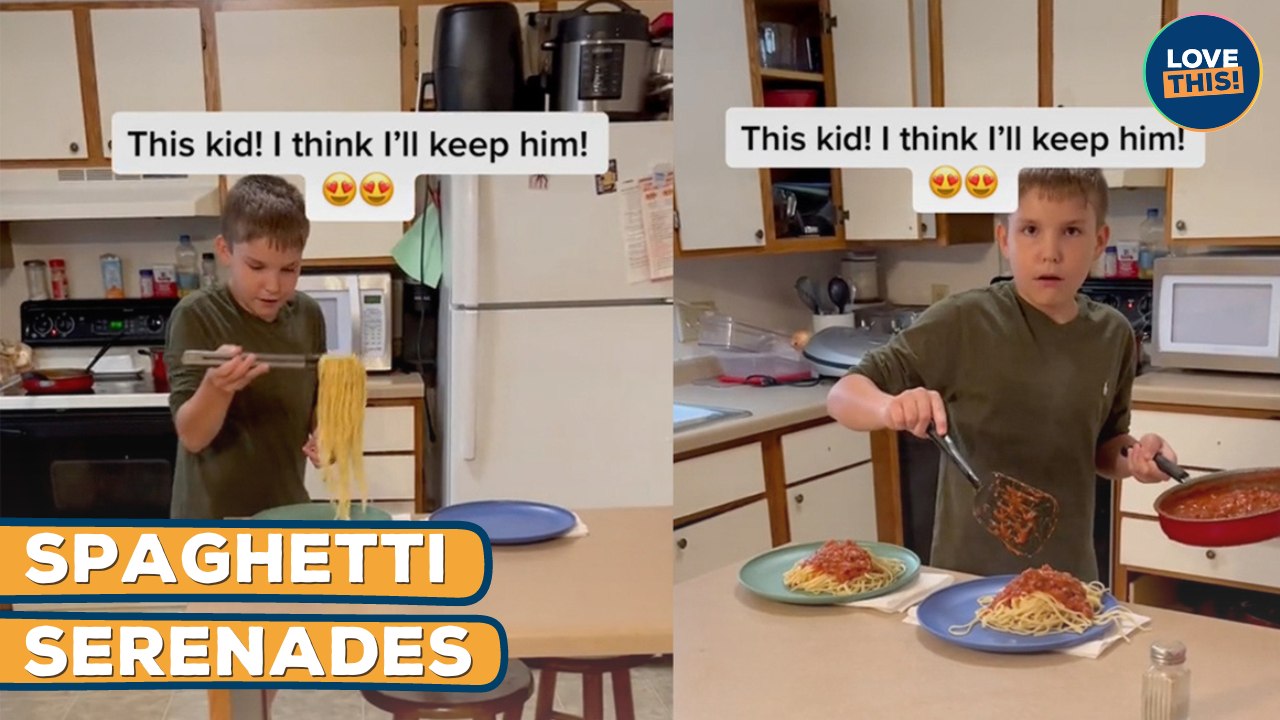 Boy Sings LIZZO While Cooking Spaghetti!