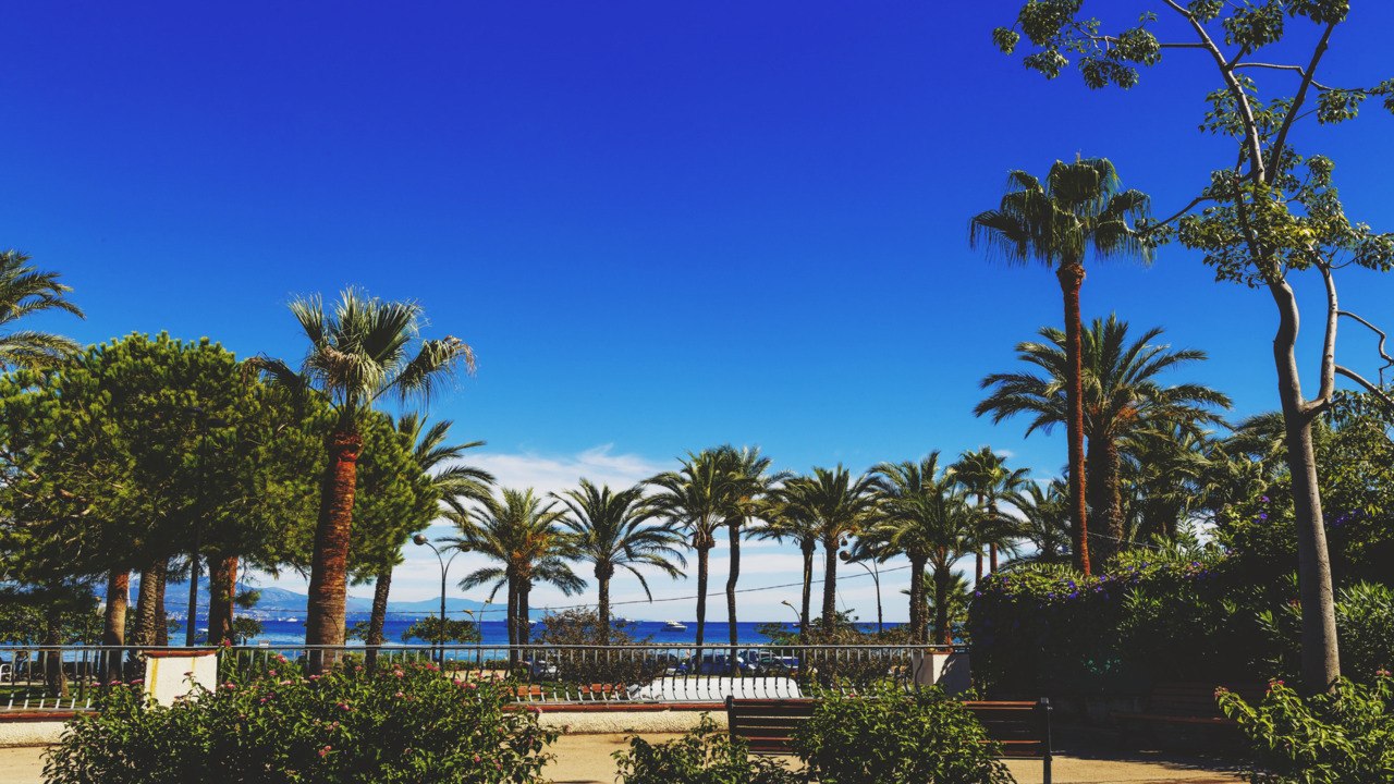 This Small Beach Town Hidden Between Cannes and...