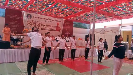 पंचायत मंत्री बने सिंगर, पुराने गीत गाए, प्रसंग सुनाकर खूब हंसाया
