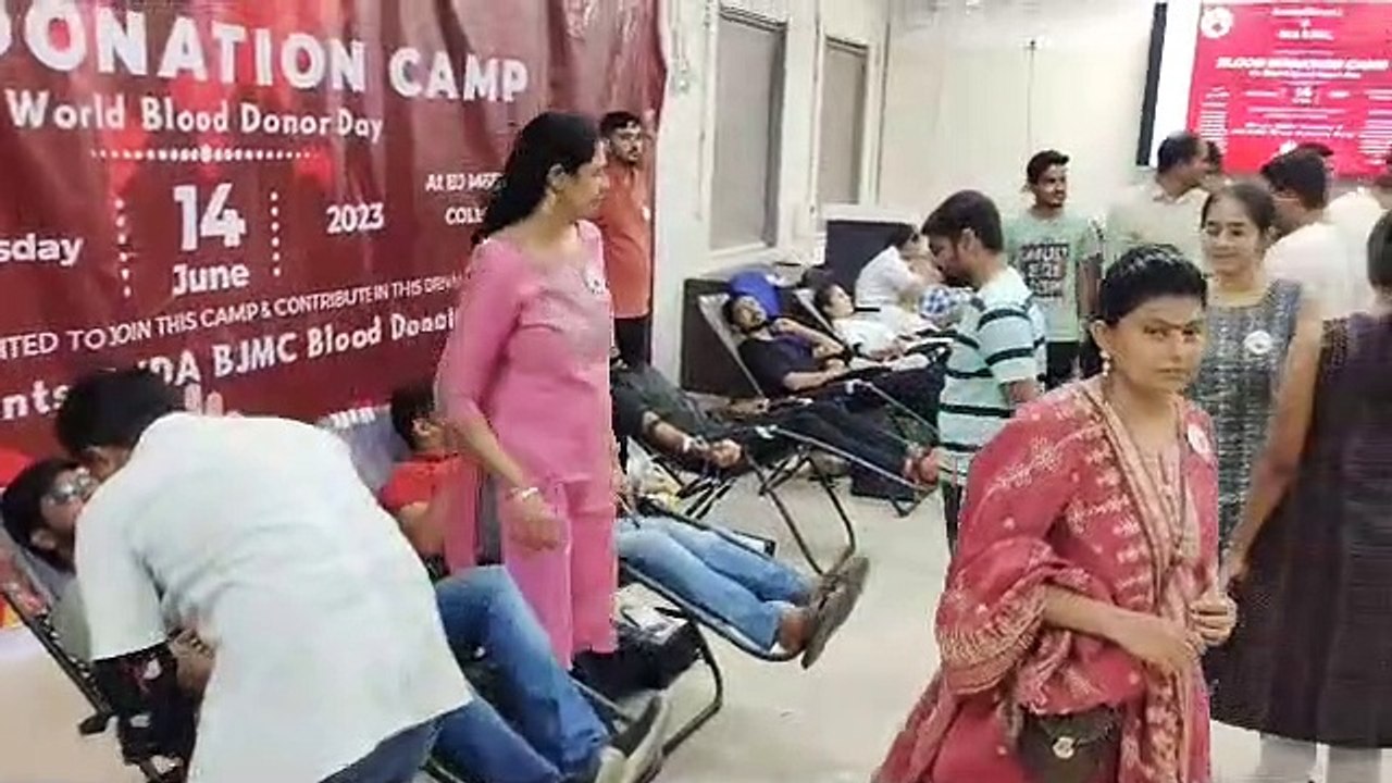 Video.... अहमदाबाद: सिविल अस्पताल में रक्तदान कर मनाया विश्व रक्तदाता दिवस