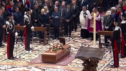 İtalya'nın eski Başbakanı Berlusconi son yolculuğuna uğurlandı