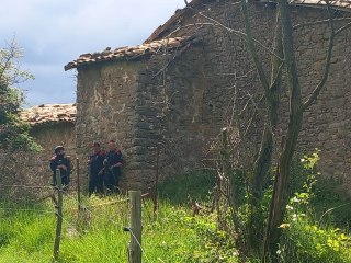 Incidente en Les Llosses Ripollès, donde un hombre se ha atrincherado en una masía