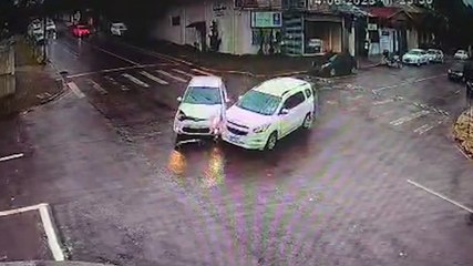 Esquina perigosa? Dois acidentes ocorrem com apenas horas de diferença no Parque São Paulo