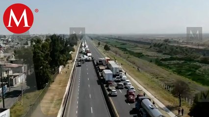 Colapsa tránsito en Circuito Exterior Mexiquense por bloqueo en Ecatepec