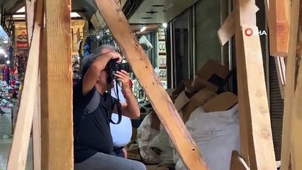 Depremde yıkılan tarihi mekanları fotoğraflıyor