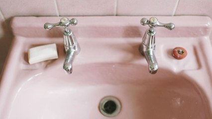 The Colorful Plumbing Trend Is Bringing ’70s Style Back to Bathrooms