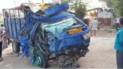 हाथरस: खाटू श्याम दर्शन करने जा रहे श्रद्धालुओं से भरी मैक्स और कैंटर में भिड़ंत, दो की मौत