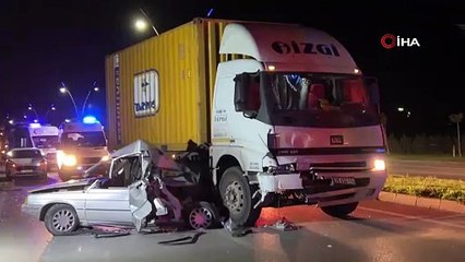 Manisa’da kamyonun çarptığı otomobil hurdaya döndü: 1 yaralı