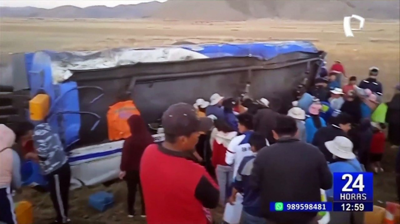 Juliaca: pobladores roban combustible de cisterna que volcó en carretera