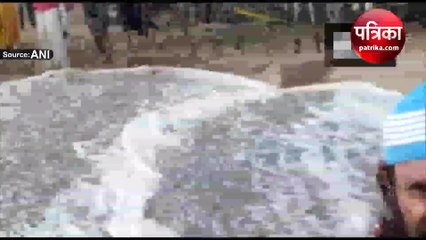 Biparjoy Cyclone: समुद्र में ऊंची लहरें, घरों में घुसा पानी, VIDEO में देंखे चक्रवाती तूफान का ताडंव